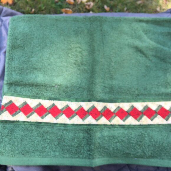Hand Towel with Machine Quilted Design - Picture 3 of 10